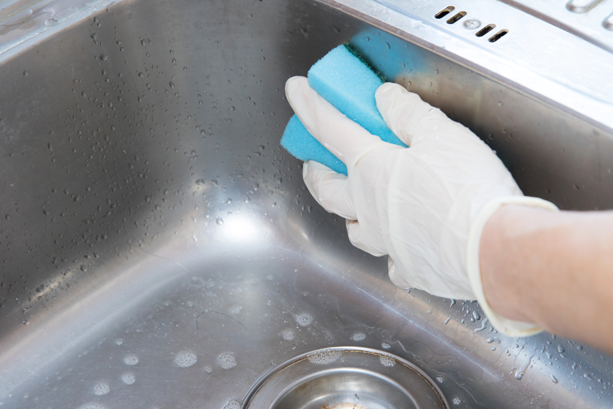 how to clean a sink