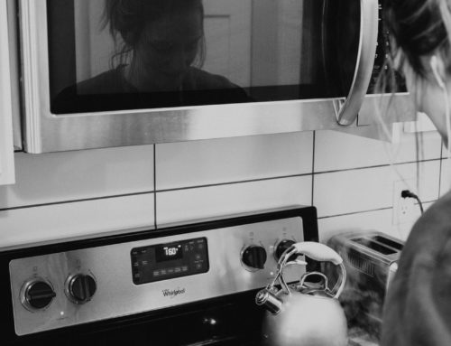 How to Clean a Microwave: 5 Hacks That Actually Work